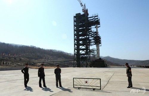 North Korea considers postponing rocket launch - ảnh 1
